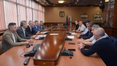 Обсъдиха проблема с присъединяването на нови обекти към изнемогващата ел. мрежа във Варна