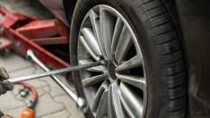 Варненец откри гумите си на витрината на заложна къща