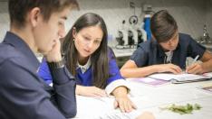 Едни в клас – други пред компютъра. МОН мисли и за ваканциите на учениците