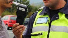 Пиян тракторист препуска във Вълчи дол, удря паркирани коли и бяга