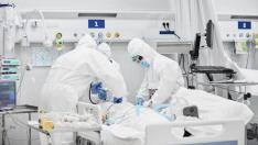 Стотици приети в болница с COVID-19 след ваксинация