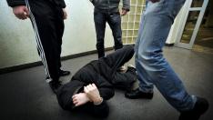 Трима биха седмокласник в с. Бозвелийско