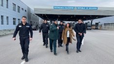 Бодигард… със спец участието на Херо Мустафа. Тя си търси телохранител