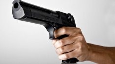 Двама полицаи бяха ранени при гонка с автомобили