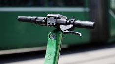 18-годишен е с опасност за живота след падане с тротинетка