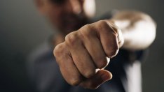 Болярин преби приятелката си на работата, после ступа и шефката й