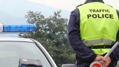 15-годишен кара мощен джип, родителите - на задната седалка