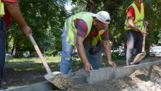 Радост: Ремонтират междублокови пространства в „Трошево“ и "Аспарухово" (СНИМКИ)