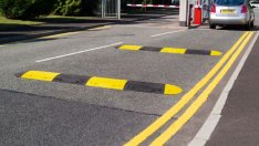 Каква е връзка межу Опенхаймер и легналите полицаи?