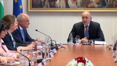 Президентът издава указ за избори 2 в 1