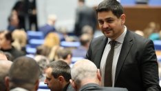 Радостин Василев иска оставката на Наталия Киселова