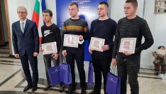 Наградиха младежите, спасили хора от пожара в с. Рояк