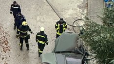 Електрическа кола лумна до хипермаркет (СНИМКИ)