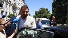 Изведоха с полиция заместник-кмет на София