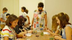 Деца правят рисувани филми в галерия “Графит”