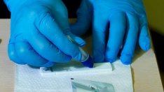 МОН каза какво ще прави с мръсните тестове от учениците