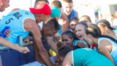 Девойките с драматична победа на ЕП по плажен хандбал във Варна