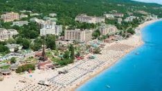 Чуждите туристи идват, а хотелиери в шок: Българите не искат да работят!