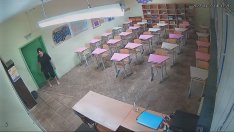 МВР - Варна, издирва крадец на учебни пособия (Снимки)