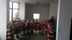 Коледарчета от ДГ „Лястовичка” посетиха Трето районно във Варна