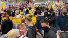 Отварят големите нехранителни магазини