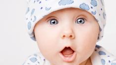 Жени: Изпратете благодарност или пожелание към вашата акушерка за Бабинден