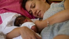 Химикали от дрехите попадат в майчината кърма