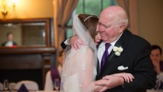 26-годишна нашенка се омъжи за 75-годишен американец 