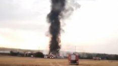 Товарен влак с дизелово гориво дерайлира и запали огромен пожар (ВИДЕО)