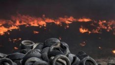 Запалени гуми обгазиха Тополи