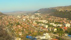 Огромна скала се срути до къщи в Провадия