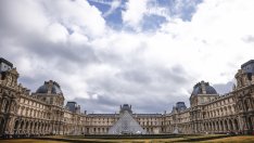 Охранител е помогнал при обира в Лувъра? 