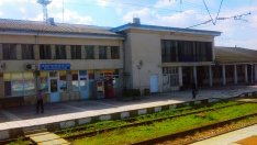 Мъж си "набра" кабели от жп гарата в Синдел