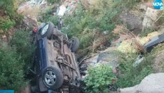 Кола пропадна в пропаст в края на улица