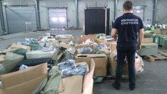 Удар на митницата във Варна: Задържаха куп „маркови“ стоки от Китай