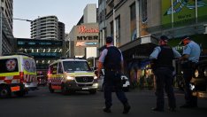 Терорист намушка десетки в мол в Сидни, най-малко четирима са загинали