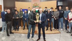 Кметът на Варна се снима с шампионите от Черно море Тича (СНИМКИ)