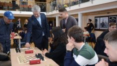 Кметът откри с първи шахматен ход „Ученическа купа Варна 2024“