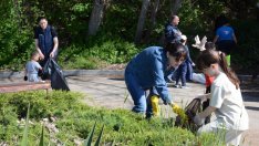 Стотици граждани се включиха в кампанията за почистването на Варна