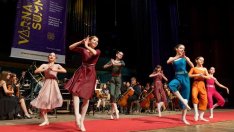 “Зимна приказка” на НУИ "Добри Христов" радва варненци в неделя