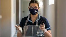 1/4 от случаите на работа без трудови договори са в хотелиерството и ресторантьорството