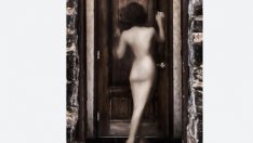 Мъж заведе младо момиче от бар в дома си, събу й панталонките и я ограби