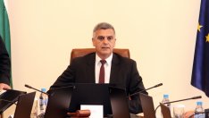 Янев не се задоволи с министерство, нито с премиерството, партия гради