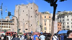 Един работник е тежко ранен след като средновековна кула се срути в Рим ВИДЕО