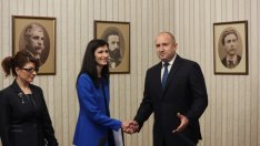  Мария Габриел върна празна папката с първия проучвателен мандат 