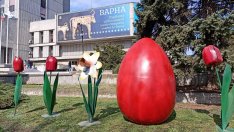 Поставиха великденската украса във Варна (СНИМКИ)