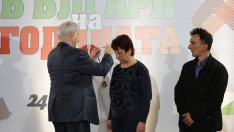 Достойните българи: Наградиха родителите на починало от рак момче