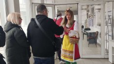 Клиентите на НАП Варна получиха мартеничка за здраве