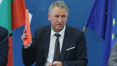Кацаров: Ваксинацията срещу COVID трябва да остане доброволна