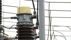 Компенсациите заради високите цени на тока за бизнеса продължават до края на годината